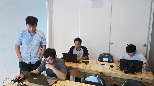Suasana-kelas-programming-coding-Onetwocode-Indonesia.jpg