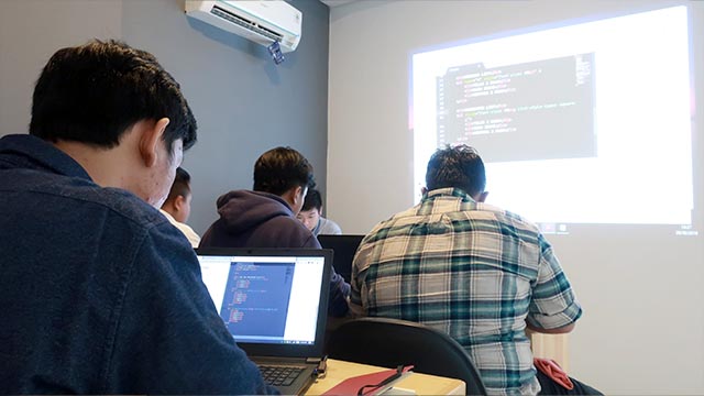 Suasana-kelas-web-development-Onetwocode-Indonesia.jpg